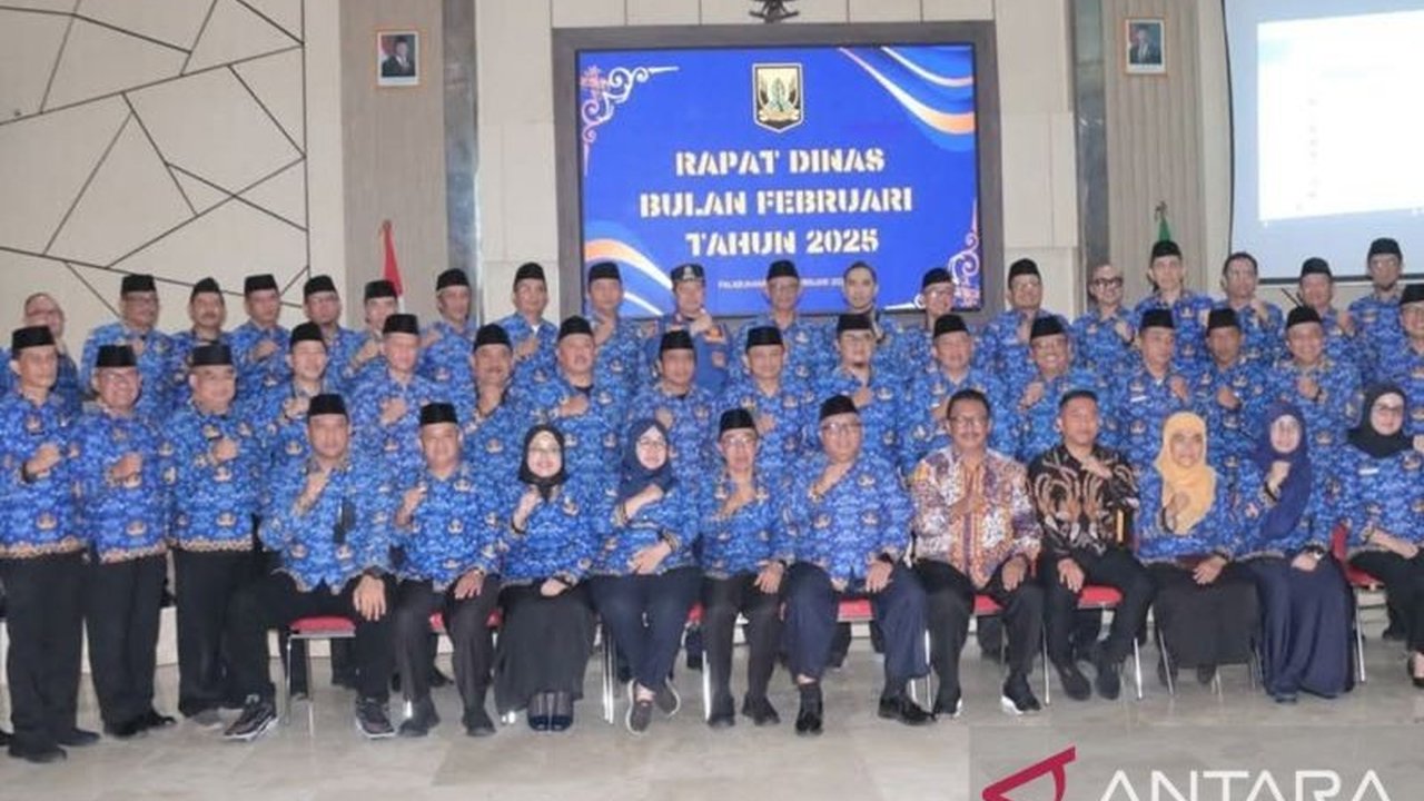 Bupati Sukabumi Marwan Hamami berharap kepala daerah terpilih, Asep Japar-Andreas, melanjutkan 110 prestasi yang telah diraih selama kepemimpinannya, termasuk program pembangunan yang belum selesai.