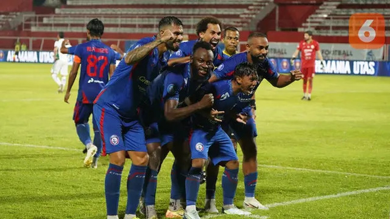 Arema FC meraih kemenangan 6-2 atas PSS Sleman pada laga pekan ke-23 BRI Liga 1 musim ini di Stadion Soepriadi, Kota Blitar, Senin (17/2/2025) sore WIB. (Bola.com/Iwan Setiawan)