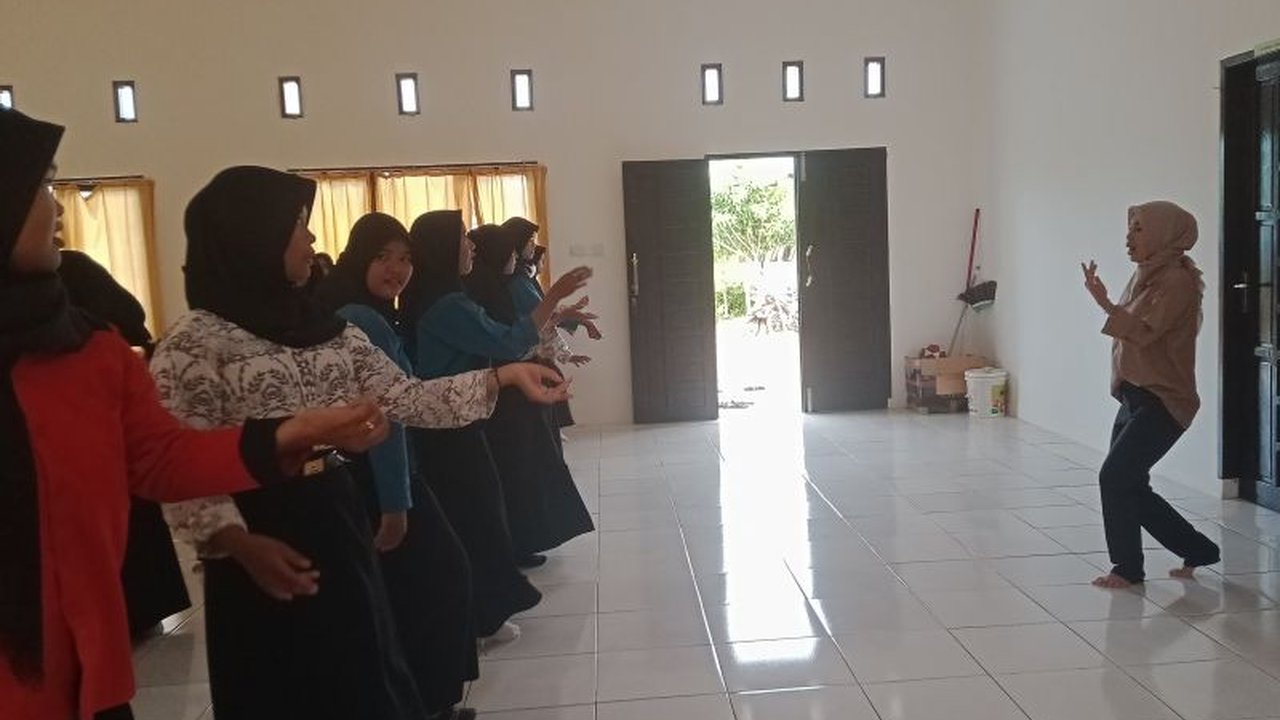 Ratusan guru honorer di Penajam Paser Utara terdampak UU ASN 2023 diarahkan membuat NIB untuk diakomodasi sebagai PJLP guna mengatasi kekurangan guru ASN dan kelanjutan proses belajar mengajar.