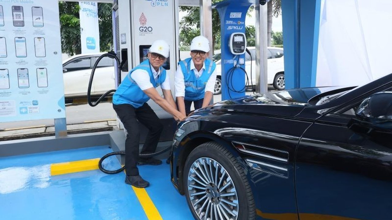 PT PLN (Persero) memproyeksikan peningkatan signifikan pengguna kendaraan listrik (EV) saat mudik Lebaran 2025 dan tengah mempersiapkan infrastruktur pendukung, termasuk menambah jumlah Stasiun Pengisian Kendaraan Listrik Umum (SPKLU).