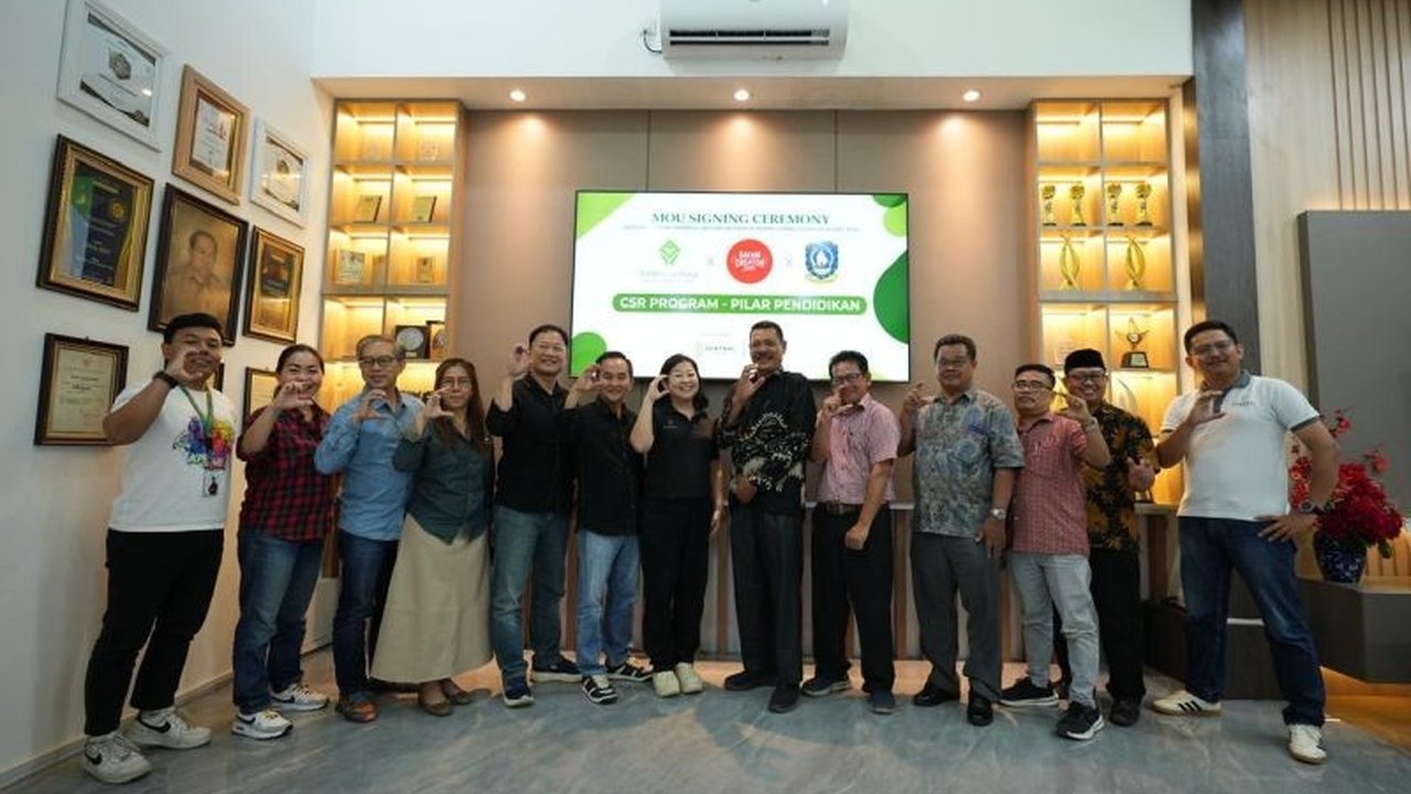 Pemerintah Provinsi Kepulauan Riau mendukung kolaborasi pendidikan digital berbasis kecerdasan buatan (AI) melalui program pelatihan yang melibatkan siswa SMA dan SMK di Batam, bertujuan untuk mempersiapkan generasi muda menghadapi tantangan dunia kerja.