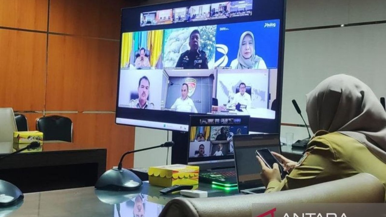 Tim Pengendalian Inflasi Daerah Kalimantan Selatan (TPID Kalsel) melaporkan inflasi daerah tetap stabil dan terkendali di bawah rata-rata nasional pada pekan kedua Februari 2025, meskipun beberapa komoditas pangan mengalami kenaikan harga.