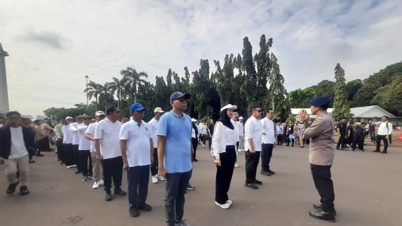 Sebanyak 481 kepala daerah terpilih mengikuti pengarahan dan gladi bersih di Monas, Jakarta, Selasa (18/2), sebagai persiapan pelantikan di Istana Kepresidenan pada Kamis (20/2) mendatang.