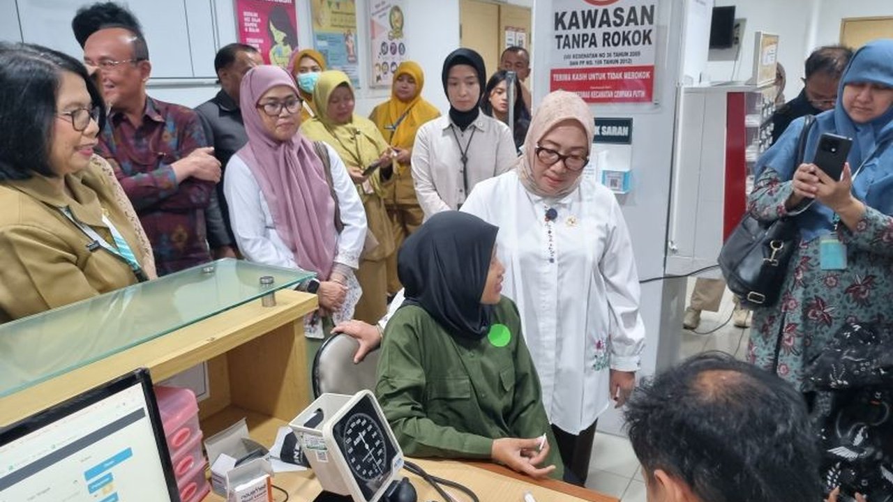 Menteri Pemberdayaan Perempuan dan Perlindungan Anak mengapresiasi kemudahan dan kelengkapan proses Cek Kesehatan Gratis (CKG) di Puskesmas Cempaka Putih, Jakarta Pusat, yang menggunakan aplikasi Satu Sehat Mobile dan mencakup berbagai pemeriksaan.