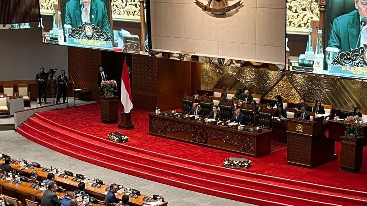 Rapat Paripurna DPR RI menyetujui RUU perubahan UU TNI masuk Prolegnas Prioritas 2025, dengan fokus perubahan usia pensiun dan jabatan TNI di lembaga lain, berdasarkan usulan Presiden dan Komisi I DPR RI.