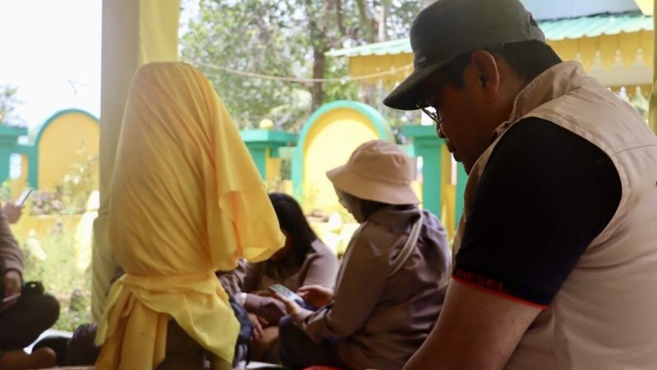 Kota Batam, Kepulauan Riau, menemukan tiga objek diduga cagar budaya (ODCB) baru berupa dua nisan bersejarah dan artefak keramik bawah laut yang akan diteliti lebih lanjut pada tahun 2025 untuk potensi pengembangan wisata sejarah.