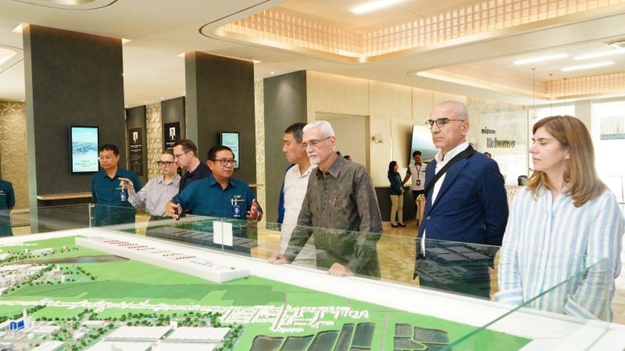 Petrokimia Gresik, anggota Pupuk Indonesia, berkolaborasi dengan Kemenlu RI untuk menjajaki kerja sama pupuk dan peternakan dengan EAEU dan Mercosur guna mendukung ketahanan pangan nasional.