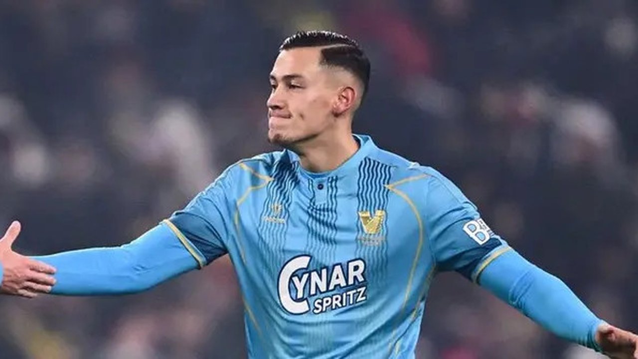 Jay Idzes tampil dalam pertandingan Serie A antara Juventus melawan Venezia pada hari Minggu, 15 Desember 2024.