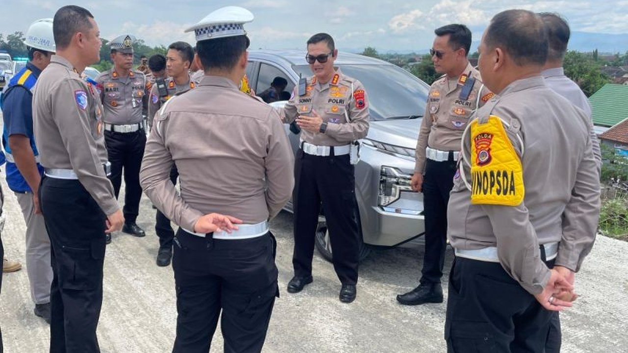 Polda Jawa Tengah dan DIY melakukan pengecekan kesiapan Tol Solo-Jogja untuk arus mudik Lebaran 2025, termasuk fasilitas pendukung dan antisipasi kepadatan di Klaten, dengan rencana pengalihan arus melalui gerbang tol Polanharjo.