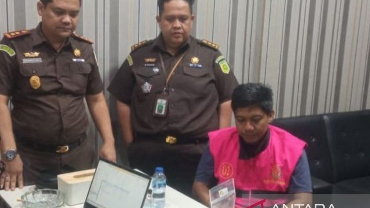 Kejati Sumut menangkap IS, buronan kasus korupsi pembangunan Stadion Madina tahun 2017 yang merugikan negara sebesar Rp844 juta lebih karena kegagalan pengawasan proyek.