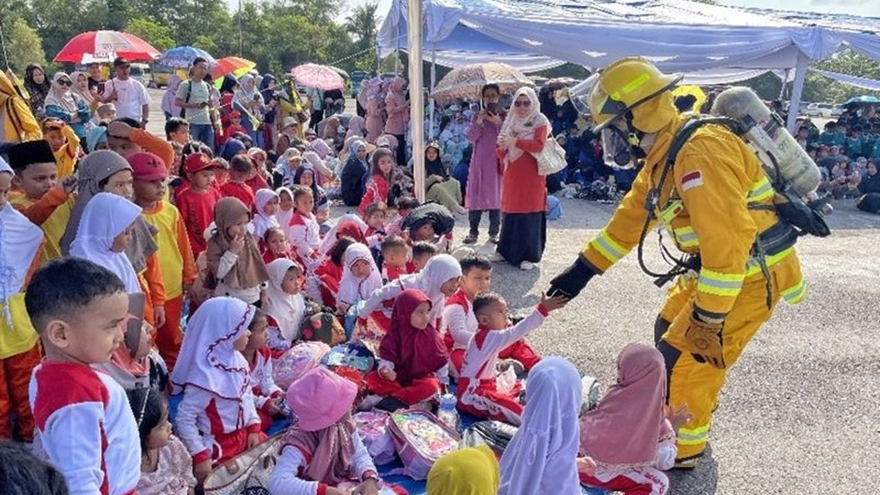 Lebih dari seribu anak TK dan PAUD di Duri, Riau, mengikuti pelatihan dasar pemadaman api yang diselenggarakan oleh PHR, guna meningkatkan kesiapsiagaan dan keselamatan mereka.