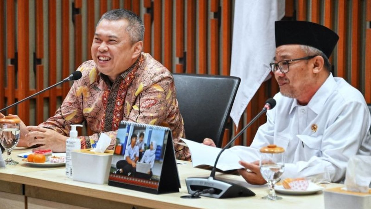 Menhub Dudy Purwagandhi mengusulkan kebijakan Work From Anywhere (WFA) bagi ASN dan BUMN serta sejumlah strategi lain untuk mengurangi kemacetan lalu lintas saat mudik Lebaran 2025.