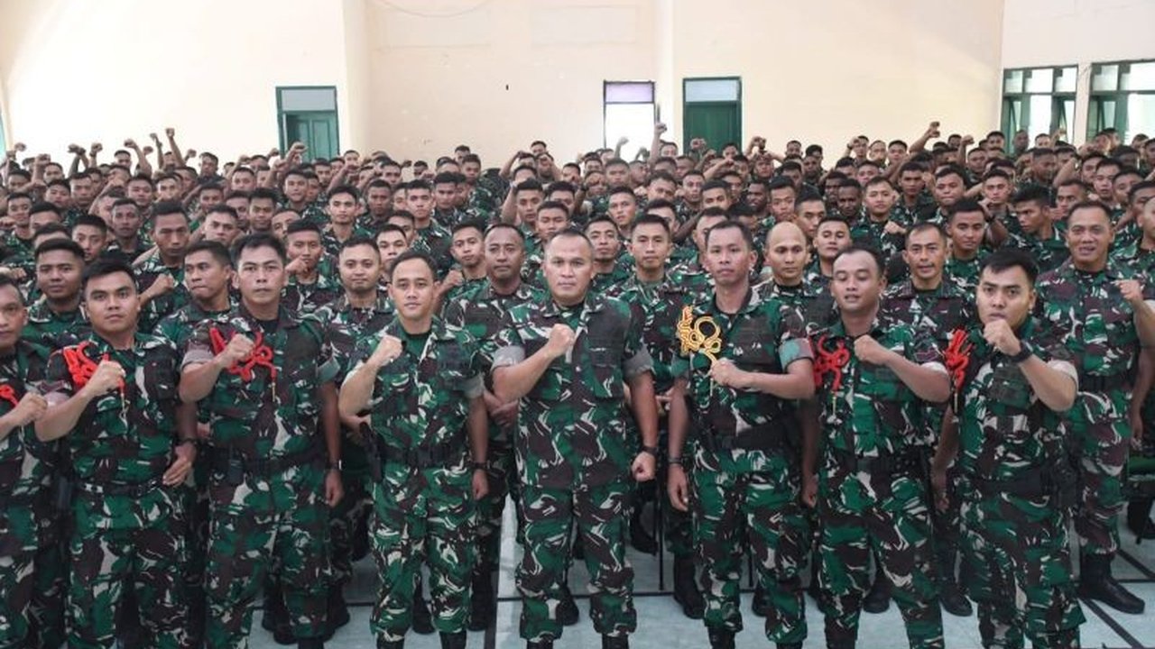 Kolonel Arm Untoro Hariyanto, Danrem 081/DSJ, menekankan pentingnya prajurit Yonif 511/DY untuk tegar menghadapi masalah, menghindari pelanggaran seperti judi online dan pinjol, serta bersiap menghadapi penugasan di Papua.