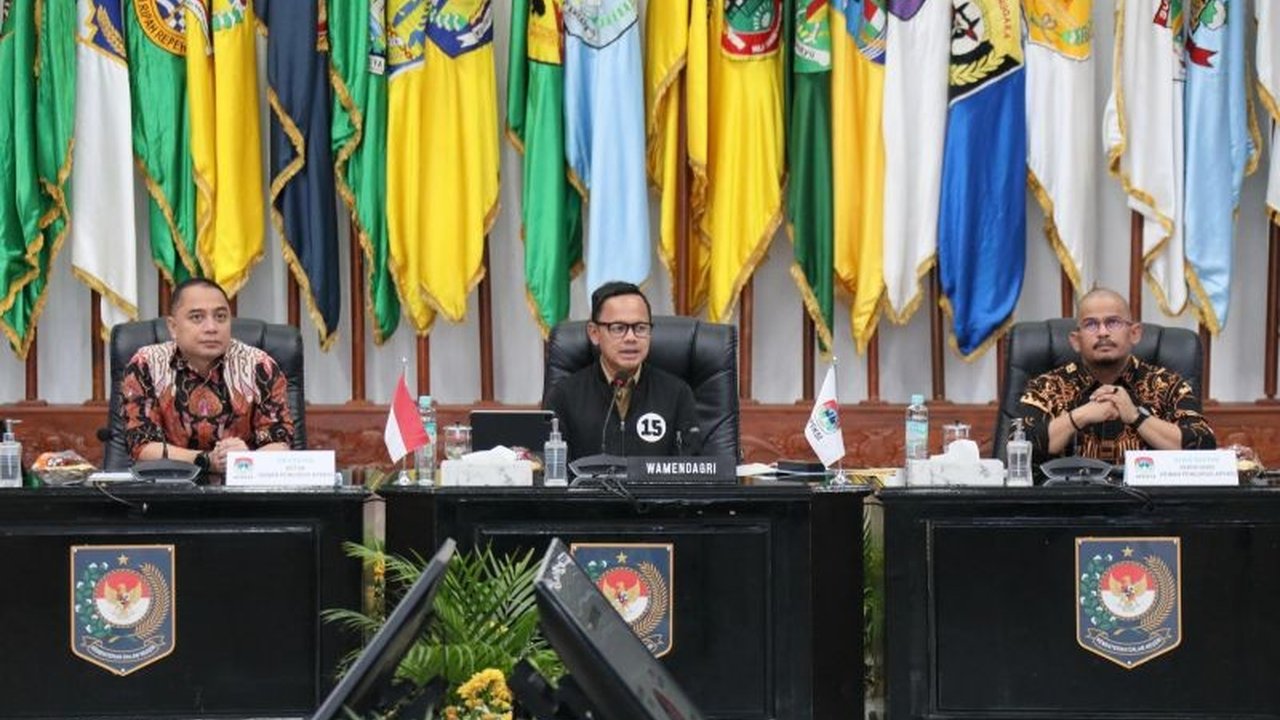 Wakil Menteri Dalam Negeri mengapresiasi APEKSI yang memfasilitasi diskusi para Kepala Bappeda se-Indonesia terkait isu strategis menjelang orientasi kepemimpinan kepala daerah, guna memastikan sinkronisasi program pusat dan daerah.