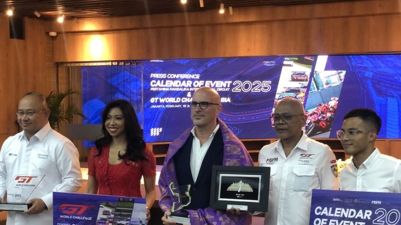 Sirkuit Mandalika akan menjadi tuan rumah seri kedua GT World Challenge Asia 2025 pada 9-11 Mei, menandai debut balapan roda empat internasional di sirkuit tersebut dan diharapkan akan meningkatkan perekonomian lokal serta citra Indonesia di kancah intern