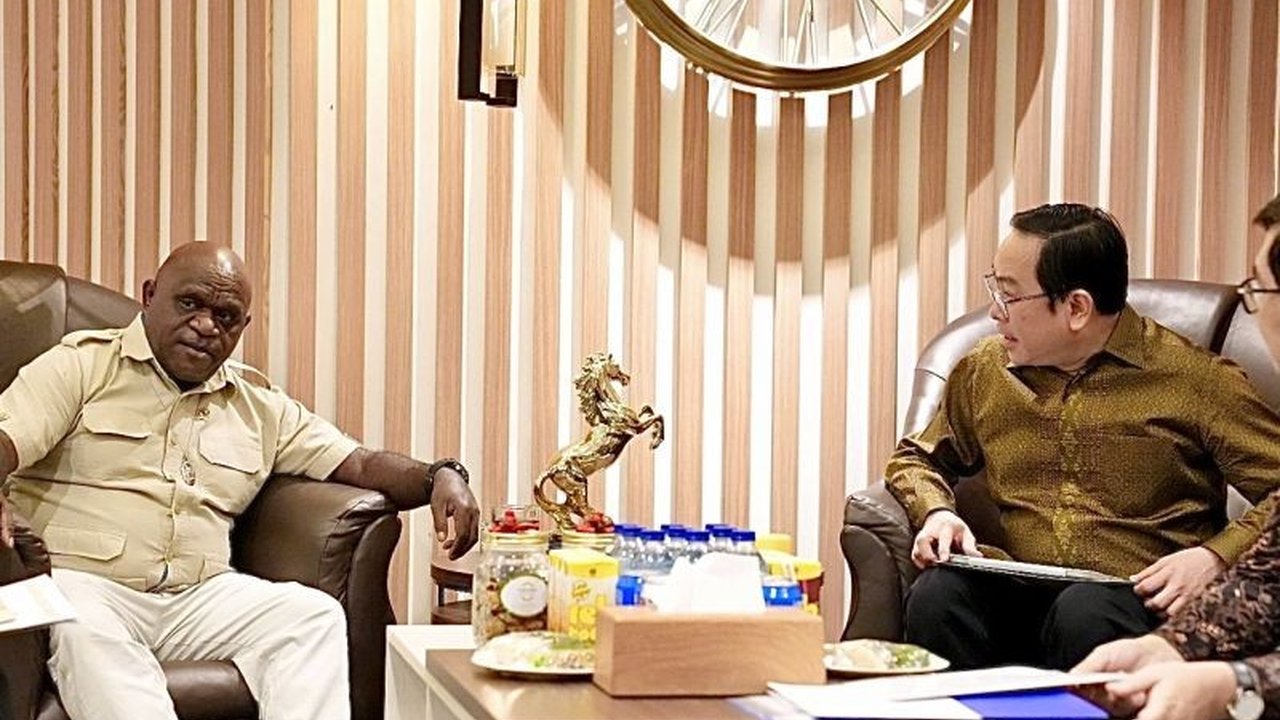 Institut Leimena dan Kementerian HAM berkolaborasi untuk mengarusutamakan pendidikan HAM di Indonesia melalui program Literasi Keagamaan Lintas Budaya (LKLB) yang telah menjangkau ribuan guru lintas agama.