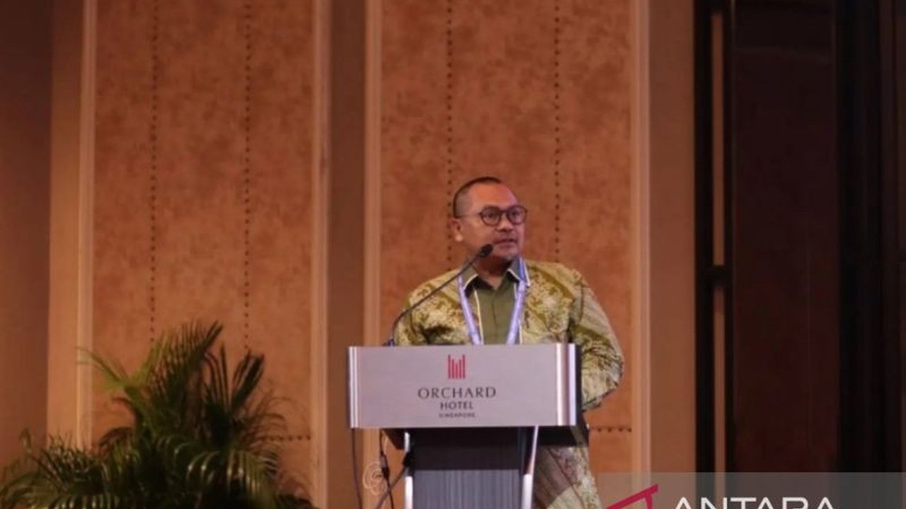 Kepala Dinas Kesehatan Kaltim, dr. Jaya Mualimin, memaparkan strategi komprehensif pengendalian Demam Berdarah Dengue (DBD) di Kalimantan Timur, termasuk program imunisasi, dalam seminar internasional di Singapura.