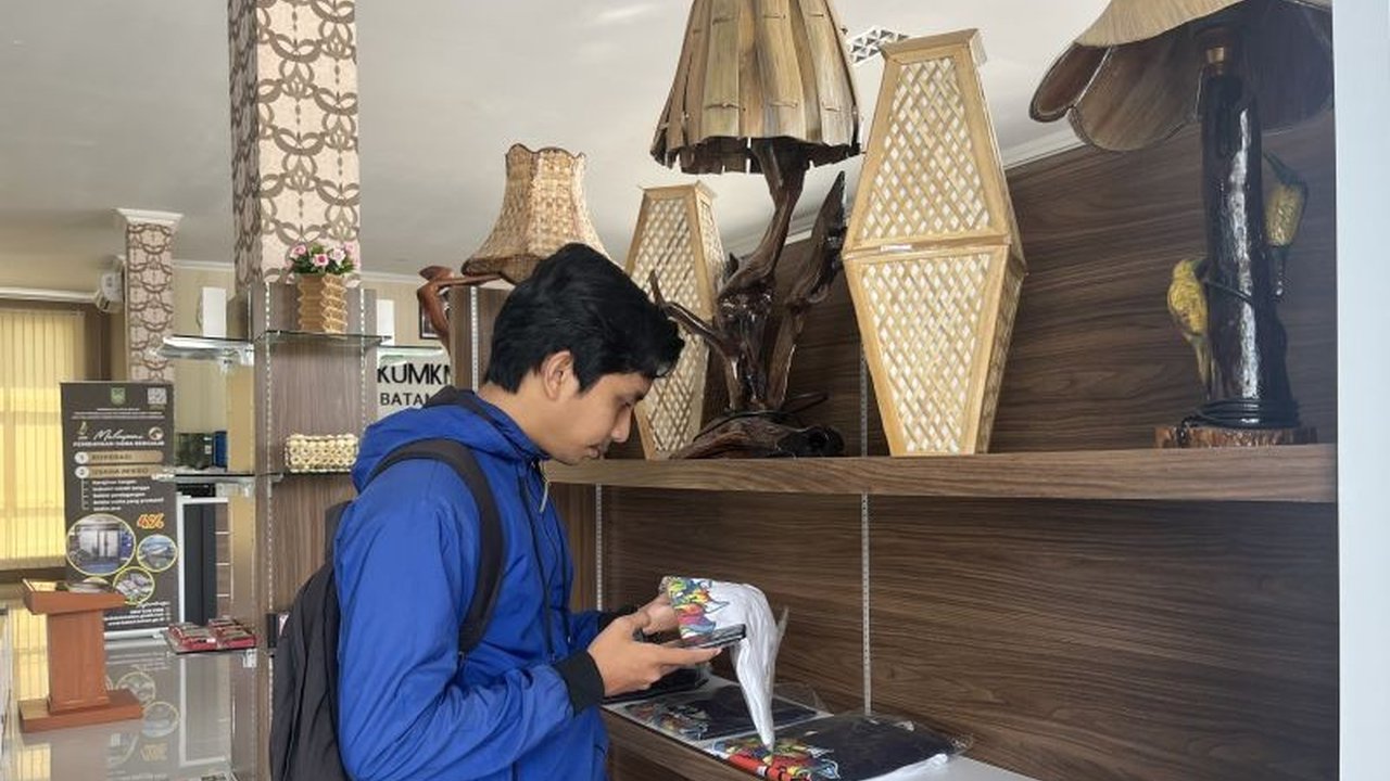 Pemerintah Kota Batam meluncurkan program pinjaman tanpa bunga hingga Rp20 juta bagi UMKM untuk mendorong pertumbuhan ekonomi lokal, dengan alokasi dana Rp2 miliar untuk subsidi bunga.