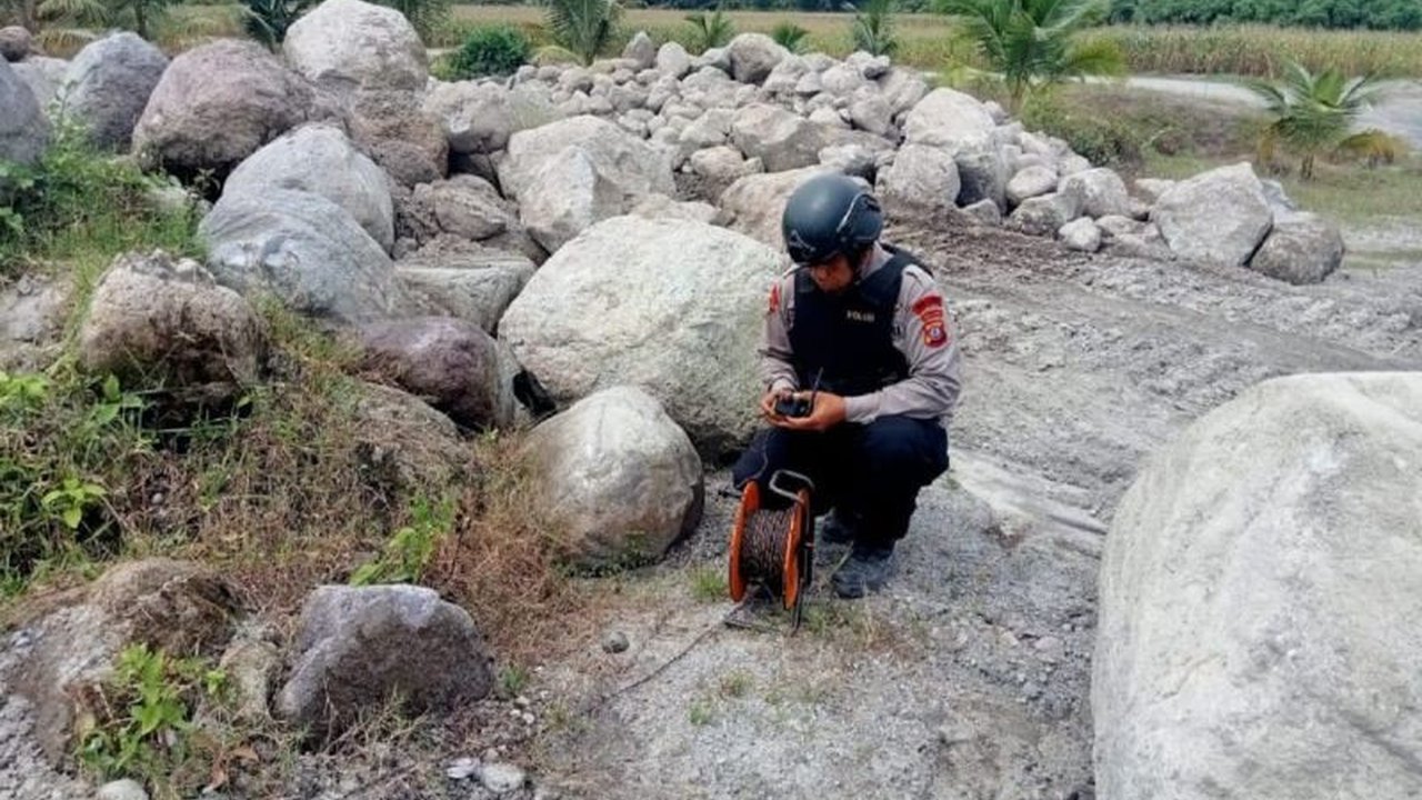 Brimob Sumut Musnahkan Granat Temuan Warga di Deli Serdang