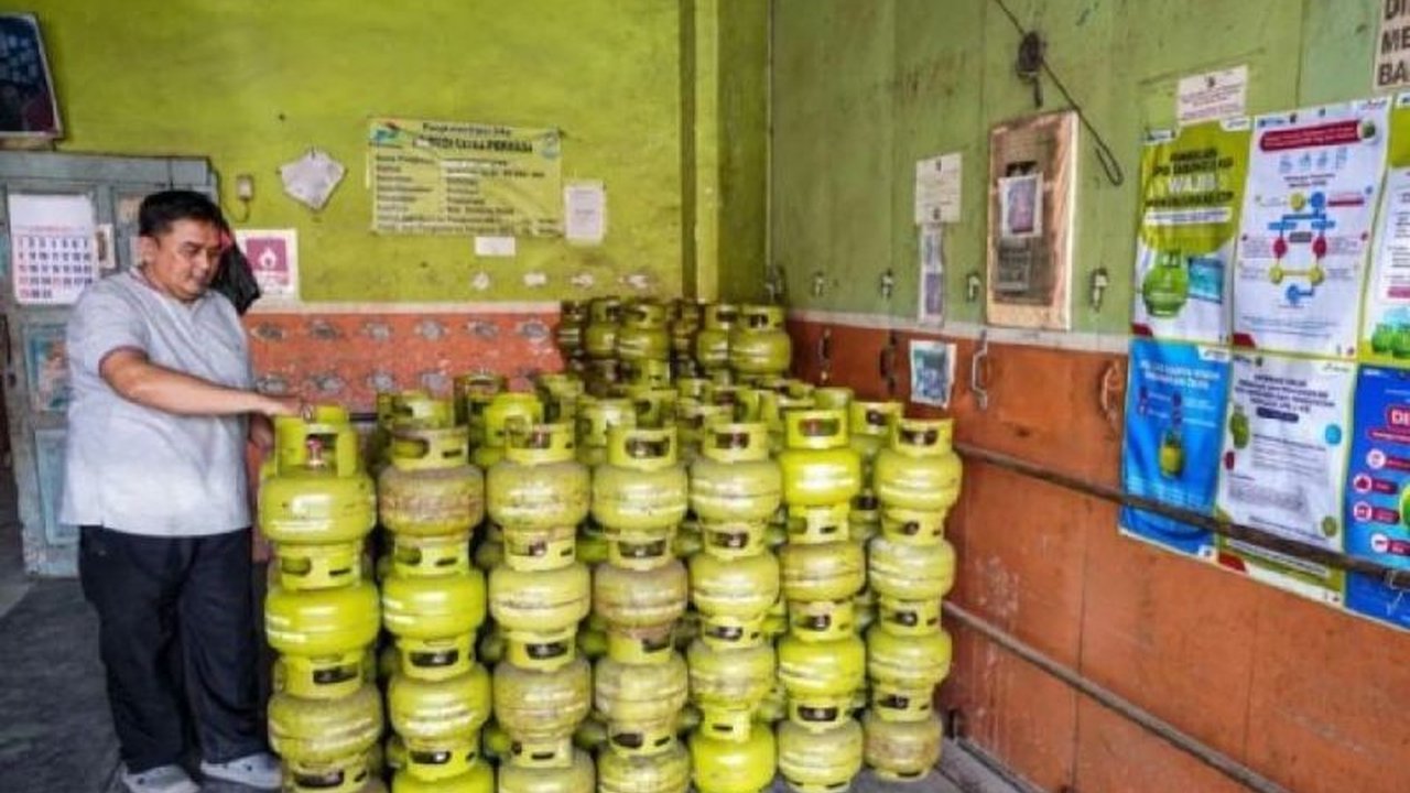 Pemerintah Provinsi Sumatera Utara menetapkan kuota LPG 3 kg bersubsidi di Kabupaten Mandailing Natal (Madina) sebesar 9.316 ton untuk tahun 2025, sedikit lebih rendah dari usulan namun meningkat dari tahun sebelumnya; pengawasan ketat akan dilakukan untu