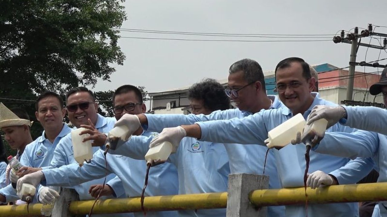 Pemerintah Provinsi Sumatera Selatan bersama ratusan siswa SMA membersihkan sampah di Pasar Jakabaring untuk meningkatkan kepedulian siswa terhadap pengelolaan sampah dan menerapkan prinsip 3L (Lihat, Lawan, Laksanakan).