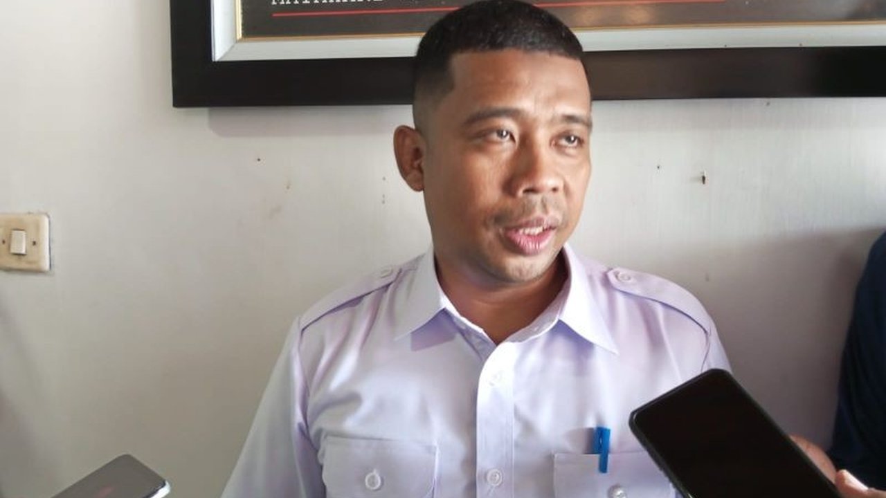 Pemerintah Kabupaten Tulungagung melakukan efisiensi anggaran, berdampak pada pembangunan jalan di Dinas PUPR dan pemangkasan honor di Lapas Kelas IIB Tulungagung.