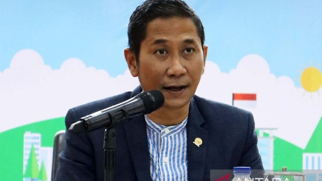 Komisi Yudisial (KY) membuka kesempatan masyarakat untuk melaporkan dugaan pelanggaran etik hakim terkait vonis bebas terhadap warga negara China yang terbukti melakukan penambangan ilegal di Kalimantan Barat.