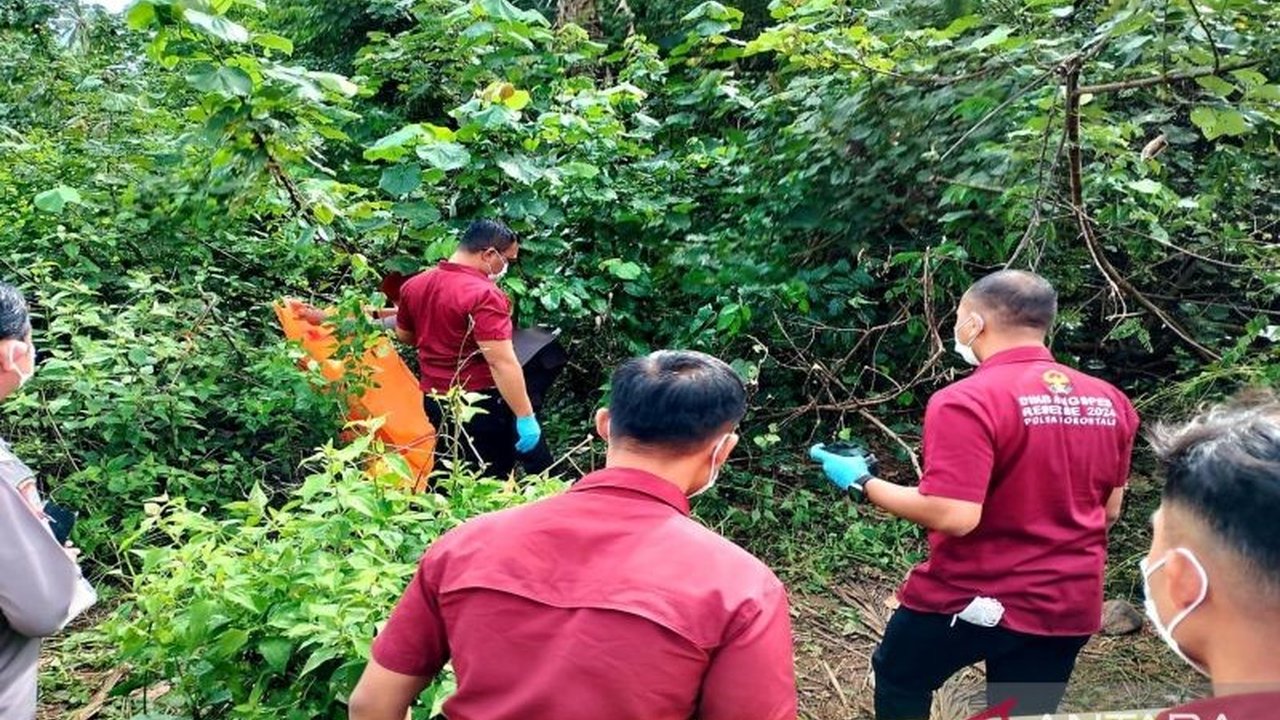 Keluarga korban pembunuhan gadis di Gorontalo Utara mendesak penetapan tersangka setelah 51 hari penyelidikan tanpa hasil, sementara polisi menyebut hambatan informasi menjadi kendala.