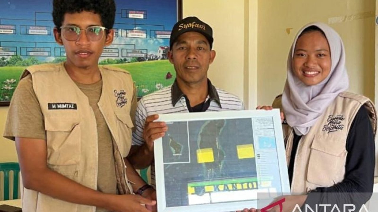 Mahasiswa UNS membuat pemetaan titik lokasi wisata Banda Naira dalam aplikasi digital untuk meningkatkan infrastruktur pariwisata di Desa Selamon, Maluku, berkolaborasi dengan pemuda setempat.