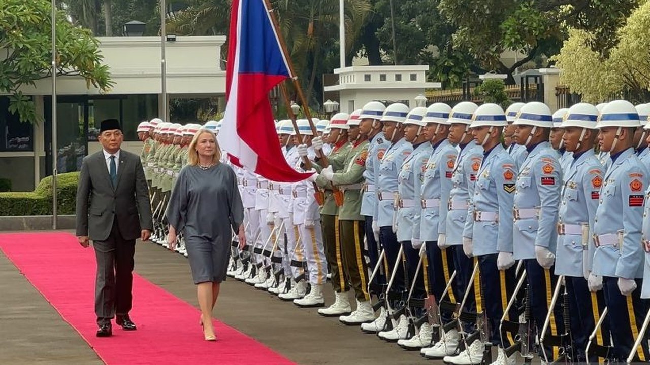 Menteri Pertahanan Indonesia dan Republik Ceko sepakat memperkuat kerja sama pertahanan, termasuk pembaruan perjanjian kerja sama pertahanan yang akan berakhir tahun ini, serta peluang kerja sama baru di bidang pendidikan dan pelatihan militer.