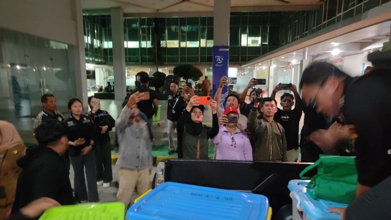 Kejaksaan Tinggi Kalimantan Utara menggeledah Kantor Dinas PUPR Kaltara pada Selasa (18/2), menyita sejumlah dokumen dari Bidang Cipta Karya; detail penggeledahan akan diungkap Kajati Kaltara.