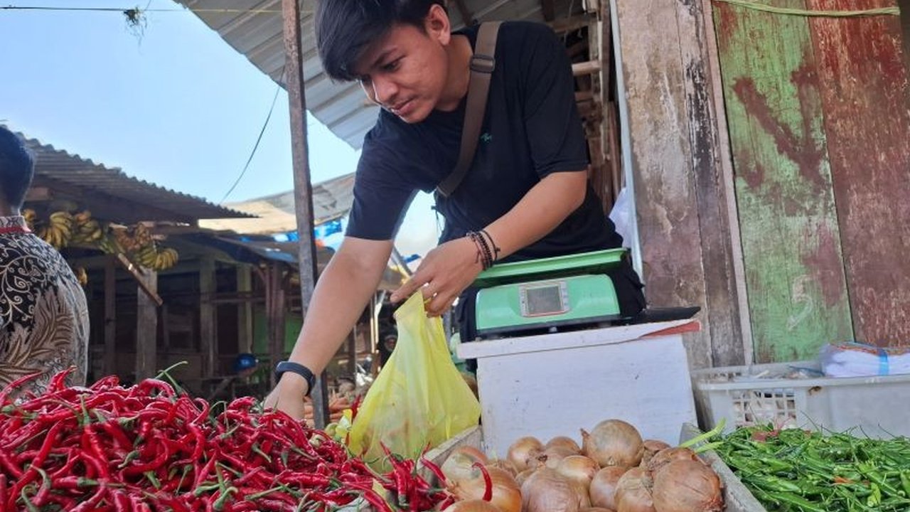 Pemerintah Provinsi Lampung gencar memantau harga pangan di 15 kabupaten/kota untuk mengantisipasi lonjakan harga menjelang Ramadhan dan Lebaran 2025, dengan langkah antisipasi berupa cadangan pangan 30 persen dari stok.