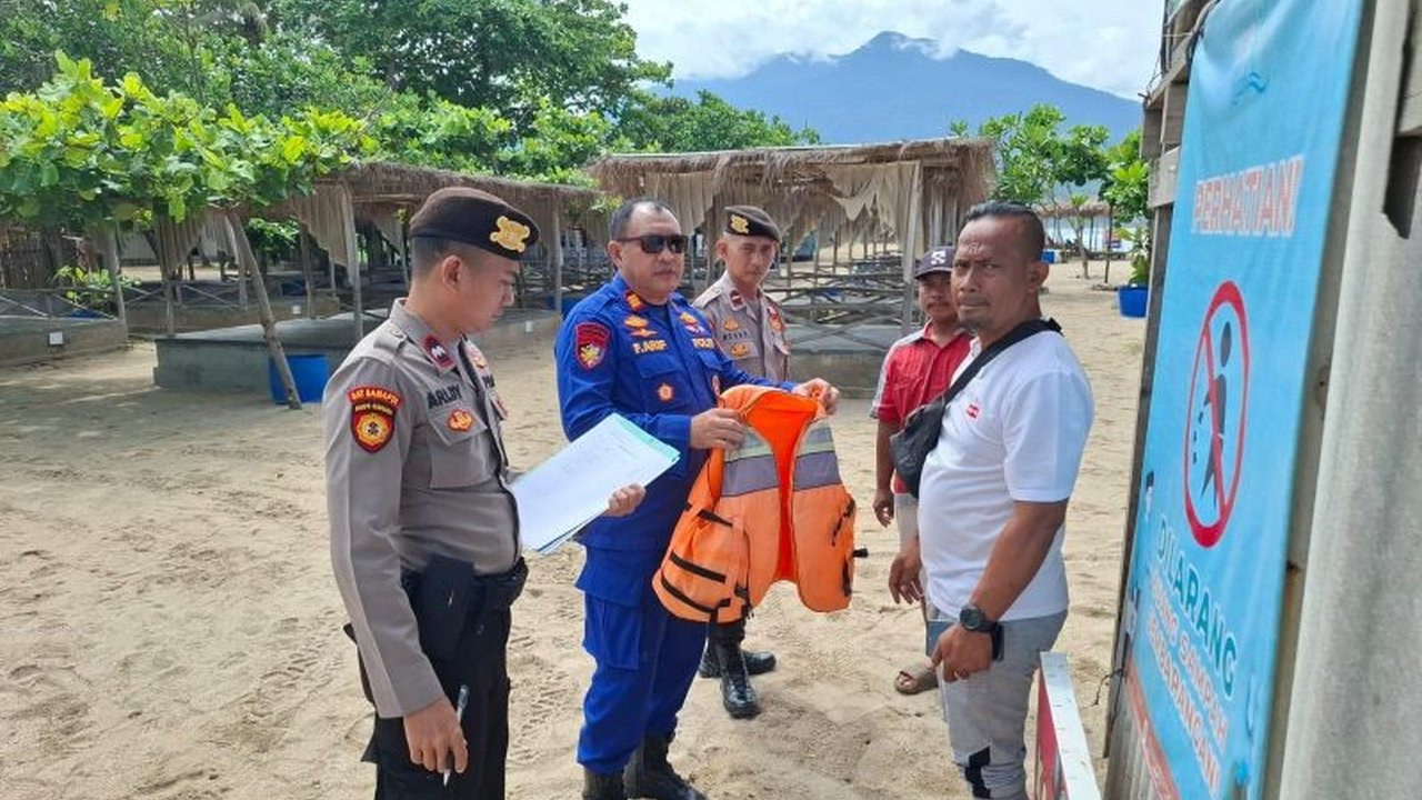 Kepolisian Polres Lampung Selatan memastikan keamanan objek wisata pantai di wilayahnya menjelang libur Lebaran 2025 dengan mengecek kesiapan sarana dan prasarana keselamatan, serta mengimbau wisatawan untuk selalu mematuhi aturan.