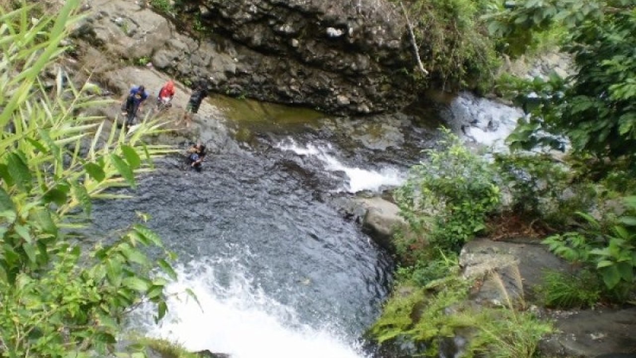 Generasi Z (Gen Z) kini lebih memilih traveling dengan pengalaman lokal (local immersion), mengunjungi tempat unik dan sejuk (coolcations), serta destinasi ramah lingkungan, meninggalkan tempat wisata mainstream.