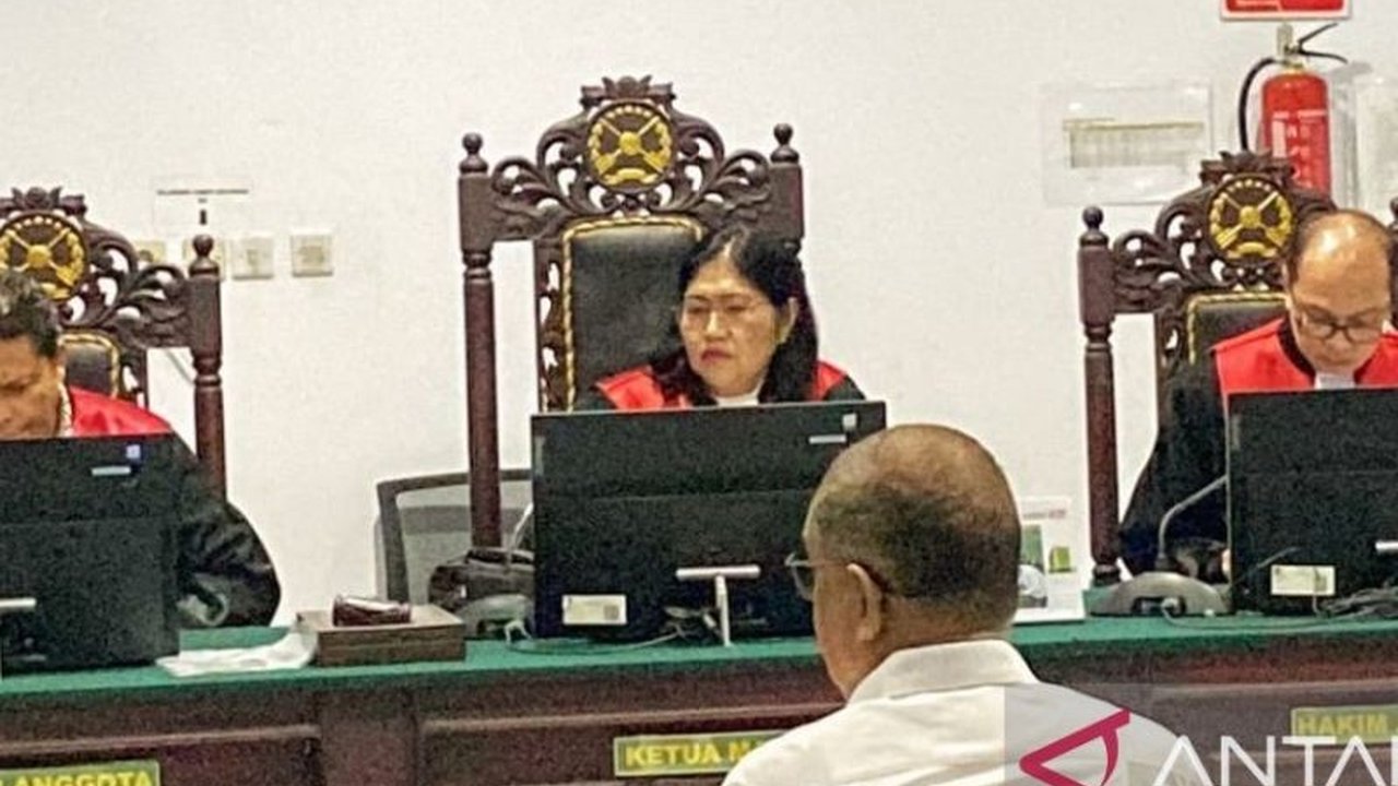 Pengadilan Tipikor Ambon menolak eksepsi mantan Wali Kota Ambon, Richard Louhenapessy, terkait kasus dugaan tindak pidana pencucian uang (TPPU) senilai Rp8,2 miliar, dan memerintahkan Jaksa KPK untuk melanjutkan persidangan.