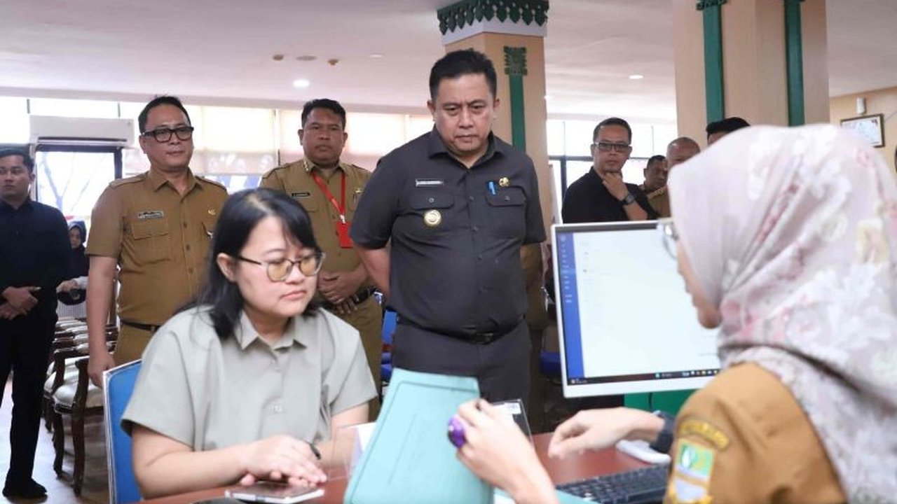 Pemerintah Kabupaten Bekasi melakukan uji coba percepatan penerbitan Persetujuan Bangunan Gedung (PBG) untuk mendukung program 3 juta rumah bagi masyarakat berpenghasilan rendah, guna mempermudah akses kepemilikan rumah yang layak dan legal.