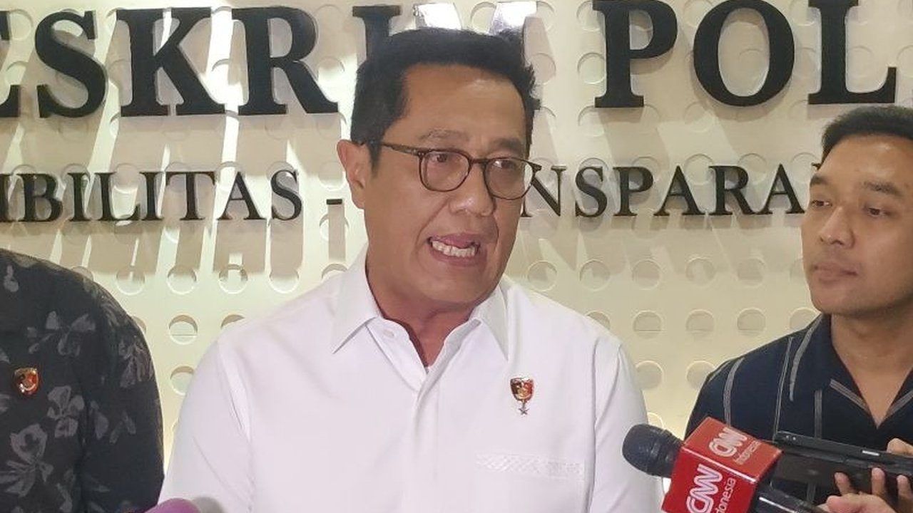 Bareskrim Polri berkoordinasi dengan Ditjen Imigrasi untuk mencekal Kades Kohod dan tiga tersangka lainnya yang terlibat kasus pemalsuan SHGB dan SHM di Kabupaten Tangerang, Banten.