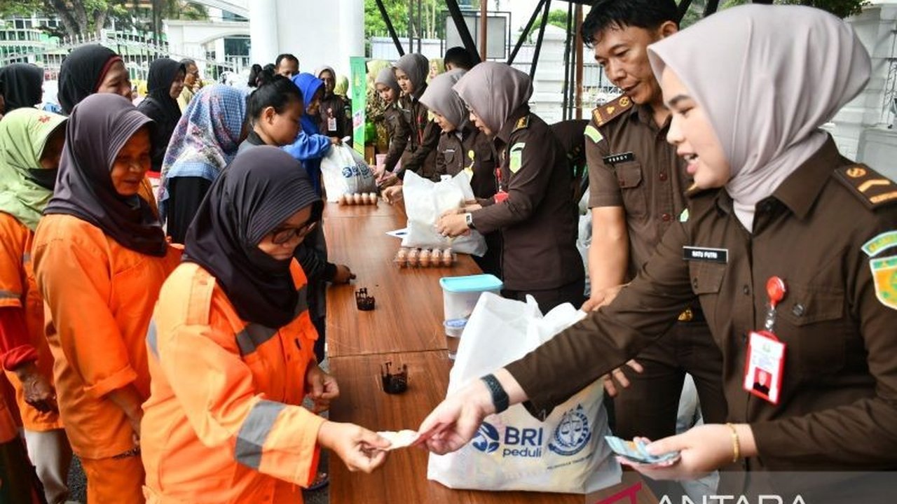 Kejati Jambi Gelar Pasar Murah: Kejaksaan Peduli 2025