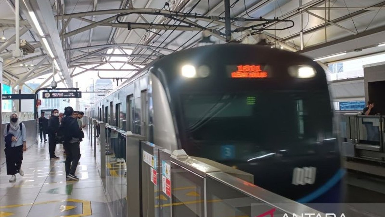 Anggota Komisi B DPRD DKI Jakarta, Dwi Rio Sambodo, mengusulkan perluasan kebijakan wajib naik transportasi umum bagi pegawai Dishub DKI dari hanya hari Rabu menjadi setiap hari, guna mendorong penggunaan transportasi publik di Jakarta.