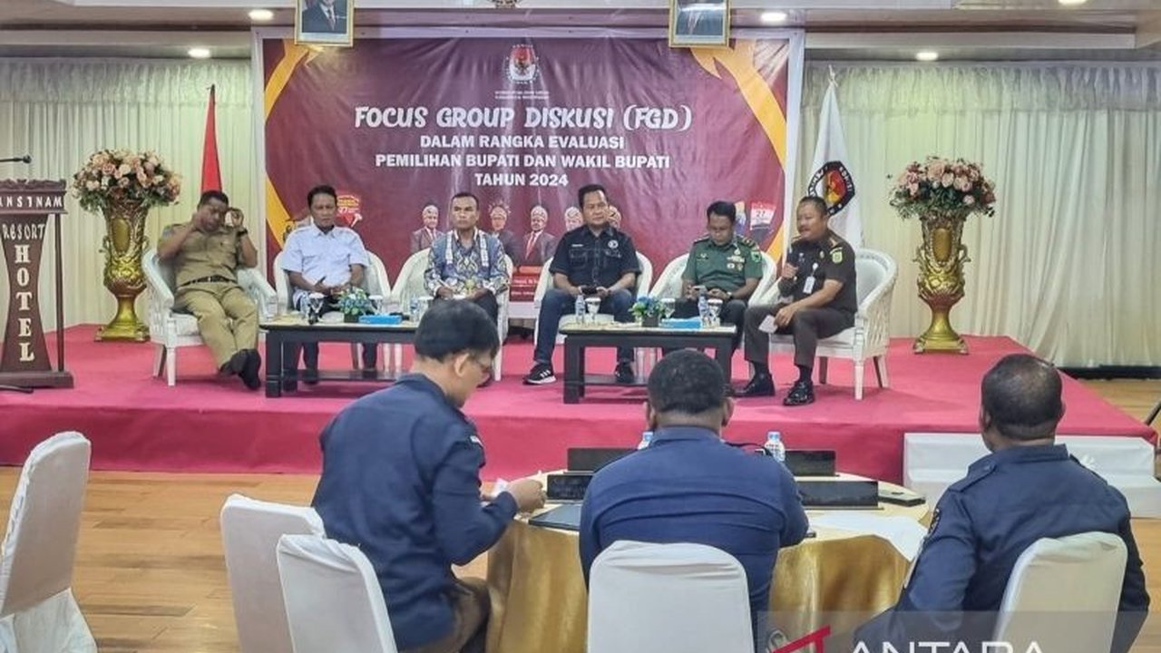 KPU Manokwari menyatakan Pilkada di daerah tersebut berjalan aman dan kondusif, meskipun ada beberapa tantangan kecil yang berhasil diatasi dengan baik oleh berbagai pihak terkait.