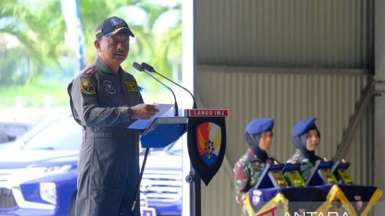 TNI AU melalui Koopsudnas menggelar latihan Hanud Perkasa 'B' 2025 di Madiun, melibatkan 910 prajurit lintas matra dan berbagai alutsista untuk memperkuat pertahanan udara Indonesia.