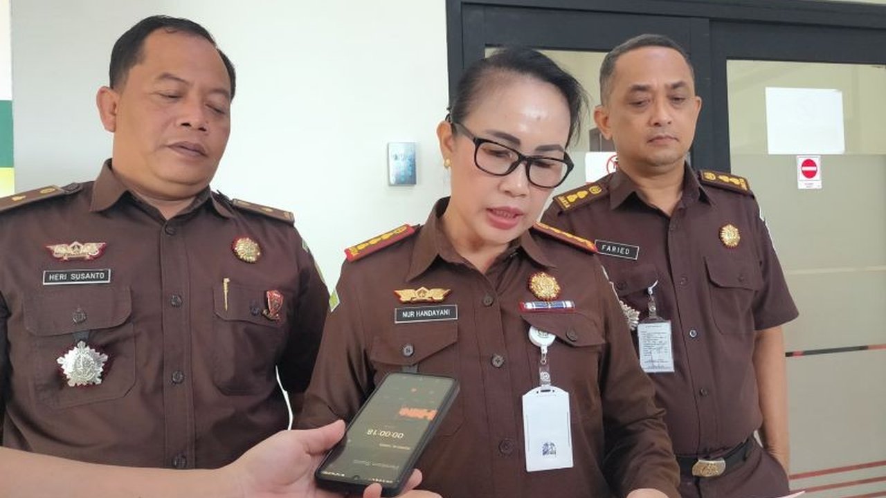 Pengadilan Tinggi Pontianak menaikkan hukuman bandar narkoba Withman alias Ewit menjadi 7 tahun penjara setelah banding Kejaksaan Negeri Singkawang dikabulkan, namun Withman mengajukan kasasi ke Mahkamah Agung.