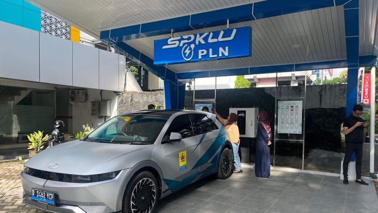 PT PLN (Persero) di Sulawesi Selatan membuka peluang kemitraan bagi masyarakat untuk membangun Stasiun Pengisian Kendaraan Listrik Umum (SPKLU), cukup dengan menyediakan lahan, sementara PLN menyediakan peralatan dan mengurus perizinan.