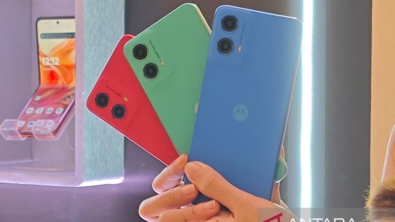 Setelah absen 8 tahun, Motorola kembali ke pasar Indonesia dengan meluncurkan Moto G45 5G, ponsel pintar yang diproduksi lokal dengan harga Rp2.599.000 dan berbagai fitur unggulan.