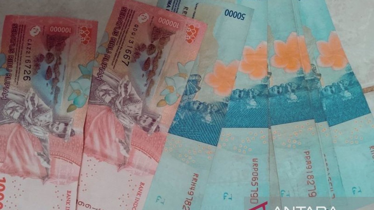 Pemkab Biak Numfor, Papua, akan mengelola Rp186,8 miliar dana desa pada 2025 untuk 257 kampung, dengan prioritas utama pemberantasan kemiskinan ekstrem, pembangunan desa ramah lingkungan, dan peningkatan layanan kesehatan.