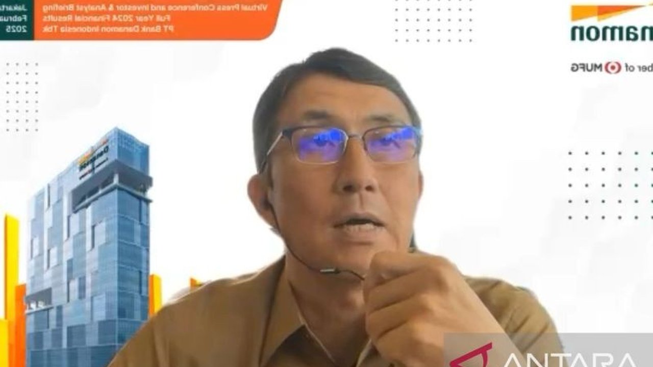 Bank Danamon berhasil membukukan laba bersih Rp3,2 triliun di tahun 2024, meskipun menghadapi tantangan ekonomi global dan domestik, dengan pertumbuhan kredit dan dana pihak ketiga yang positif.