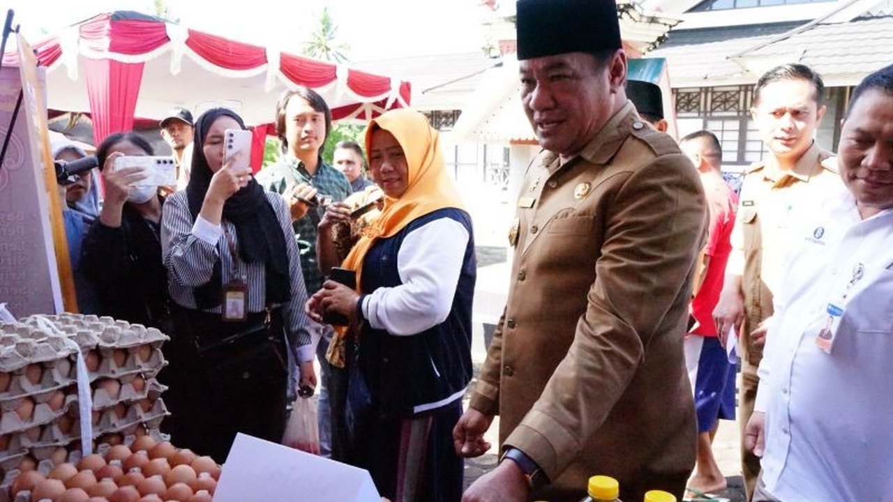 Pemerintah Provinsi Bengkulu menggelar pasar murah untuk menekan inflasi dan menjaga daya beli masyarakat menjelang Ramadan dan Idul Fitri, dengan menawarkan berbagai komoditas pangan dengan harga lebih terjangkau.
