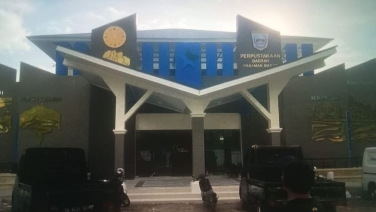 Pemerintah Kabupaten Pasaman Barat, Sumatera Barat, resmikan gedung perpustakaan dua lantai modern senilai Rp10 miliar untuk meningkatkan literasi dan minat baca masyarakat.