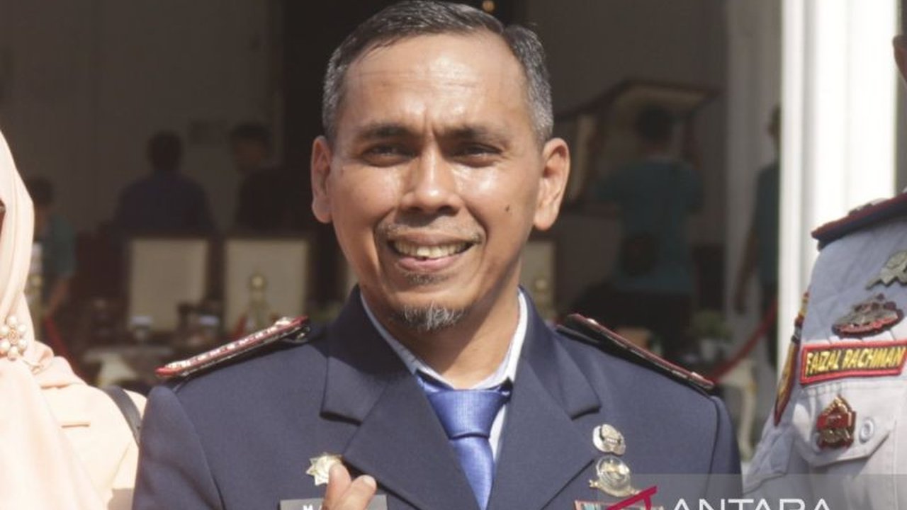 Setelah sempat berhenti beroperasi, angkutan umum BisKita Trans Pakuan di Kota Bogor akan kembali melayani masyarakat dengan nama baru, Bis Trans Metro Pakuan, mulai Maret 2025, dengan dana operasional Rp10 miliar dari APBD Kota Bogor.