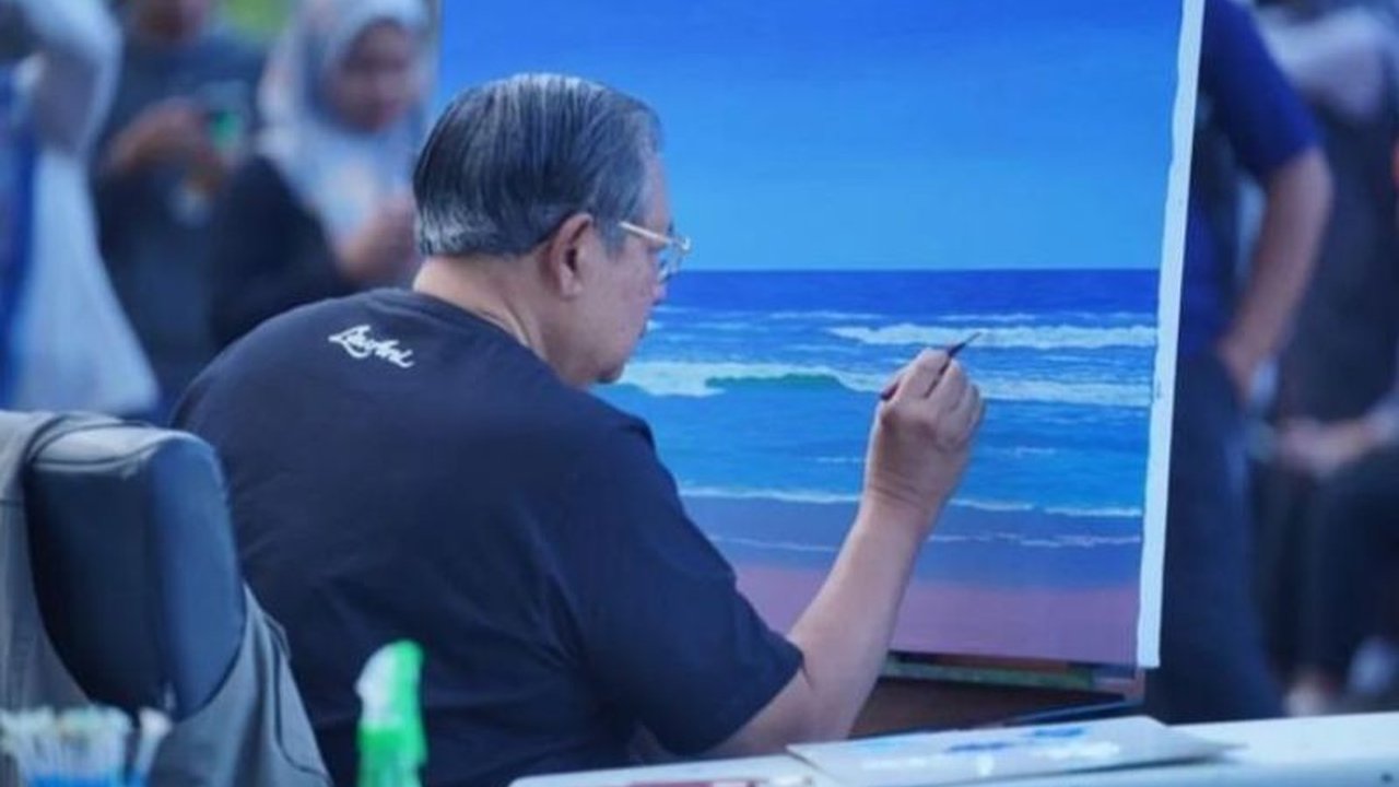 Rumah Sakit UI mendorong lansia untuk melukis sebagai terapi efektif bagi kesehatan fisik dan mental, meningkatkan fungsi kognitif, mengurangi stres, dan meningkatkan interaksi sosial.